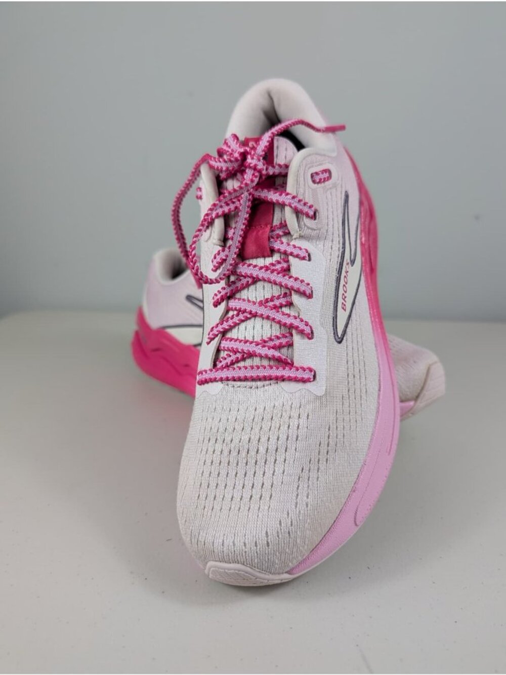 Brooks Ghost Max 2 Fuchsia pastel orchid color women's size 10.5